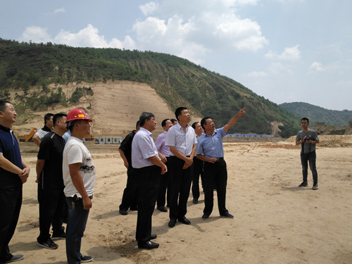 延安市常務副市長馬宏玉蒞臨礦建二公司車村項目部現場指導工作