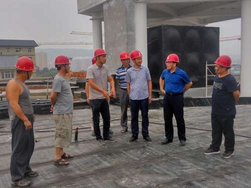 建設集團副總經(jīng)理王明智一行深入澄合分公司渭南 西郊康橋雙語幼兒園工地檢查指導工作