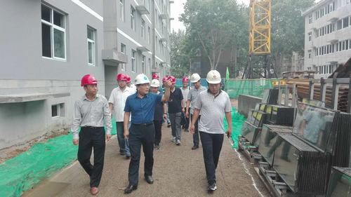 建設集團副總經(jīng)理王明智一行蒞臨韓城分公司棚戶區(qū)改造項目施工現(xiàn)場檢查指導工作