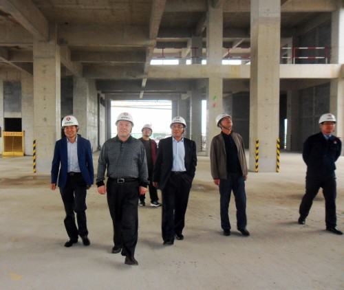 陜煤集團(tuán)總經(jīng)理助理、建設(shè)集團(tuán)聯(lián)合黨委書記、董事長(zhǎng)寧興剛“雙節(jié)”期間深入澄合分公司中科遙感工地慰問(wèn)施工一線的干部職工