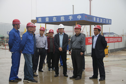 陜煤集團(tuán)總經(jīng)理助理、建設(shè)集團(tuán)聯(lián)合黨委書記、董事長(zhǎng)寧興剛一行蒞臨天工公司陜煤研究院西安總部工地視察指導(dǎo)工作