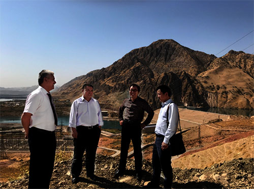 董事長寧興剛節前赴海外慰問指導