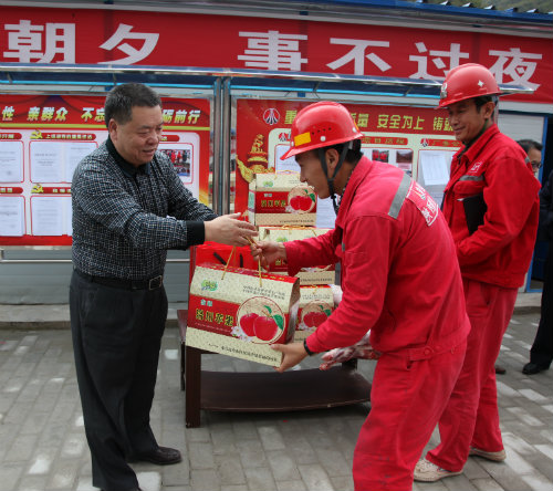 建設集團公司領導國慶期間走訪慰問