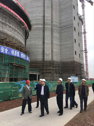 陜煤集團(tuán)總經(jīng)理助理、建設(shè)集團(tuán)聯(lián)合黨委書記、董事長(zhǎng)寧興剛一行中秋節(jié)深入天工公司土建第二項(xiàng)目部走訪慰問(wèn)