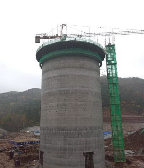 攻克施工難題  全力追趕超越