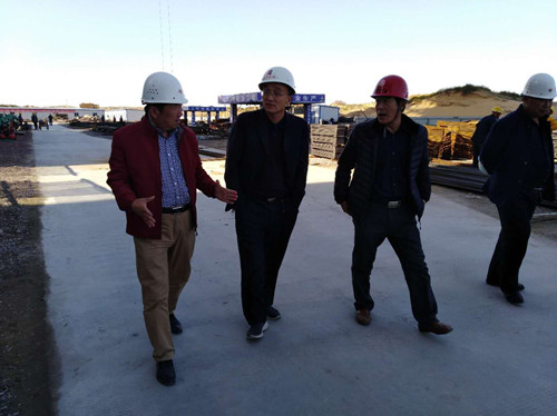 恒源集團公司黨委書記、監事長王勝勇一行蒞臨天工公司小保當選煤廠末煤倉工地考察