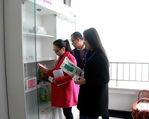 大秦置業(yè)公司:愛心櫥窗閃亮登場作用大