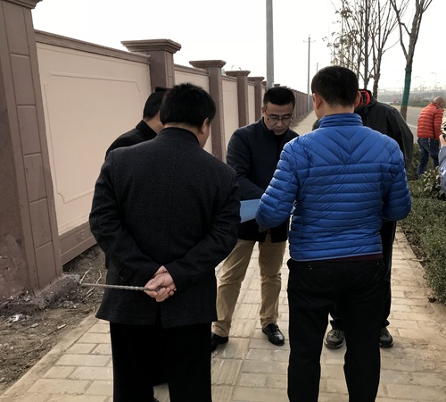 大秦置業公司:山水逸境項目施工臨建圍墻順利通過竣工驗收