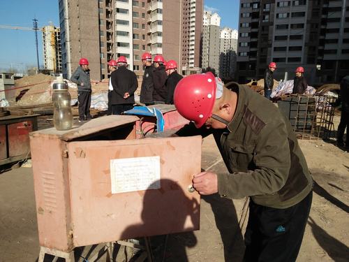 銅煤公司第三項目部開展施工現(xiàn)場“安全風險辨識”主題活動