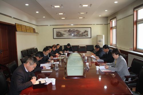 建設集團聯合黨委副書記、紀委書記、工會負責人侯本英深入銅煤公司督導黨委中心組學習研討