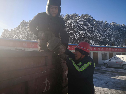 機電安裝公司建北項目部全力搶修皮帶保生產