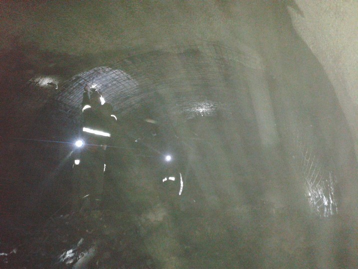 礦建三公司雙龍項目部西翼運輸巷與北翼運輸巷順利貫通