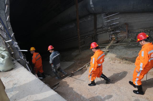 掘進公司三位一體繃緊新年安全弦