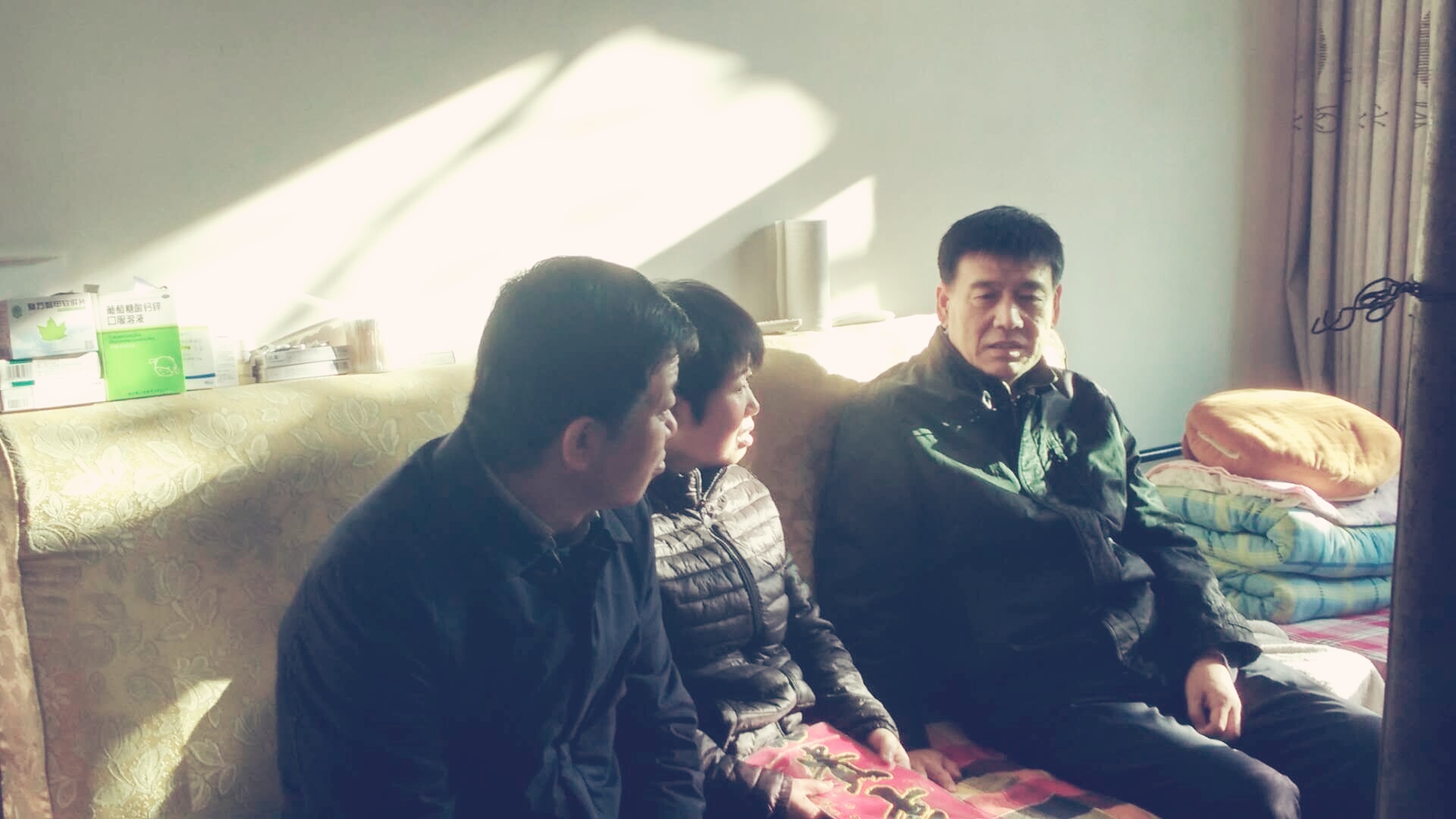 建設集團聯合黨委副書記、紀委書記、工會主席侯本英一行慰問礦建三公司困難職工