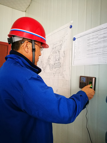 天工公司土建十五部啟用指紋打卡機 規范上班考勤管理