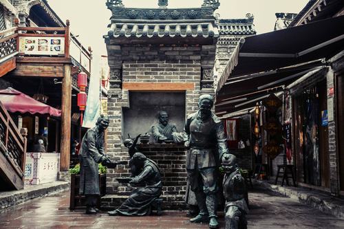 古城，春光里我向你走來