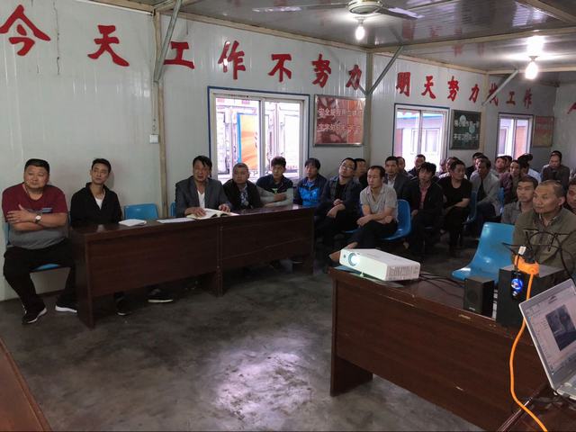 陜煤建設(shè)掘進(jìn)公司北翼項(xiàng)目部攜手檸條塔礦方對員工進(jìn)行安全警示教育