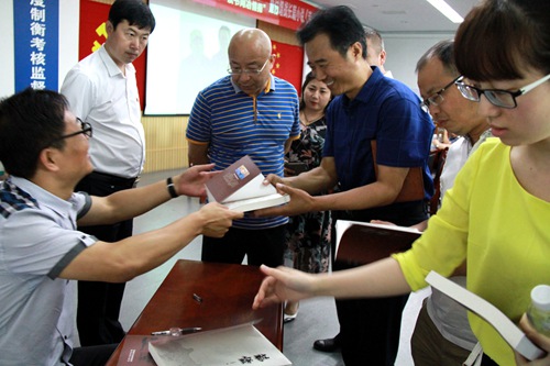 陜煤建設公司“慶七一?憶黨史”暨付增戰簽名贈書活動圓滿成功