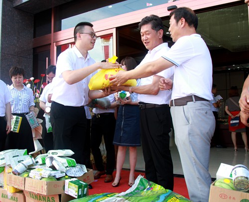 陜煤建設公司：情系職工赴一線送清涼