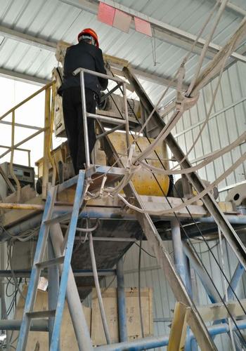 陜煤建設(shè)設(shè)備租賃中心設(shè)備檢查與盤點工作齊頭并進(jìn)