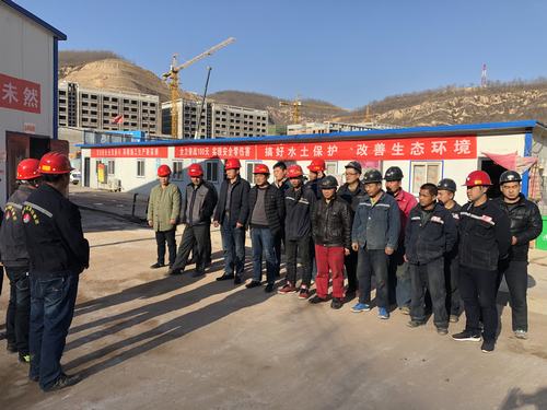 陜煤建設礦建二公司車村工地開展火災應急演練為安全生產保駕護航