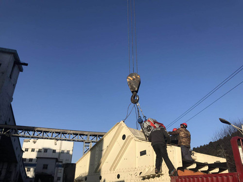 陜煤建設機電安裝公司黃陵建莊工地：“干完，大年三十回家！”