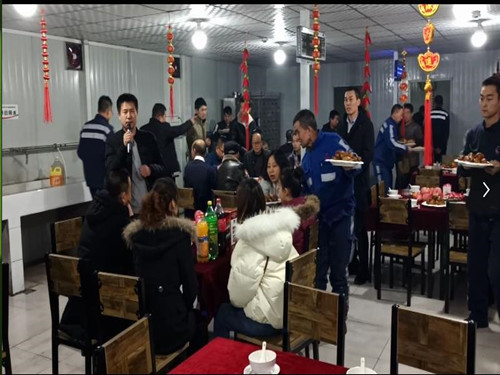 吃年夜飯看春晚—陜煤建設洗選煤運營公司干部職工歡歡喜喜過大年
