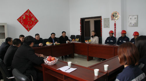 公司領導大年初一親切慰問一線員工