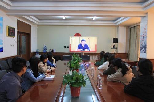 聆聽！思考！奮進(jìn)！我們都是新時(shí)代的“追夢(mèng)人”