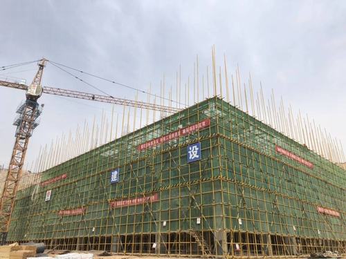 陜煤建設銅煤公司承建的年產20萬噸固廢預處理項目（一期）預處理車間主體結構封頂