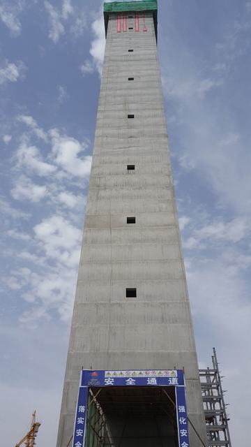 陜煤建設銅川公司第五項目部施工的超高煙囪順利封頂