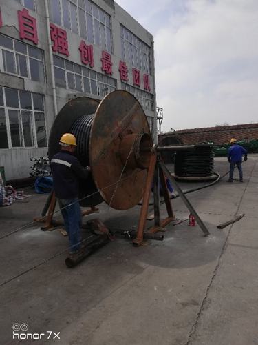 陜煤建設韓城分公司安裝第一項目部6盤電纜“減肥瘦身”成功順利入井施工