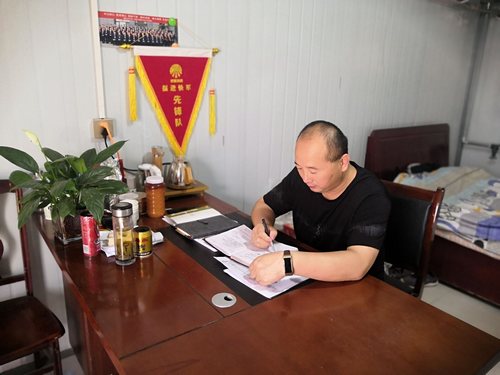 “有擔當、有作為”的鐵軍隊長