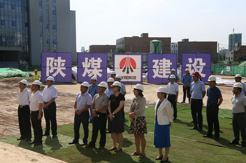 上海市松江區區委副書記、區長陳宇劍一行蒞臨陜煤建設天工公司承建的陜煤研究院總部研發基地項目考察