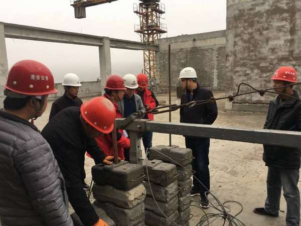 陜煤建設(shè)澄合分公司“剛?cè)嵯酀绷Υ侔偃瞻踩?></div>
                                <div   id=