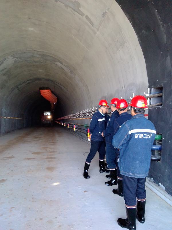 陜煤建設(shè)礦建二公司黨政齊抓深入開展“生產(chǎn)安全大排查”活動