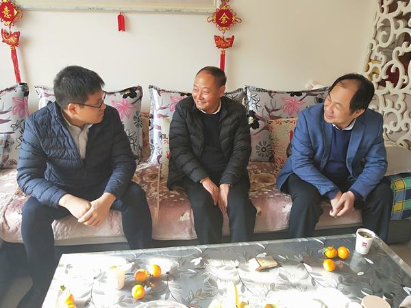 陜煤建設礦建二公司為退休職工送去溫暖傳遞組織關懷