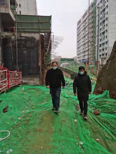 疫情防控復(fù)工一線 陜煤建設(shè)銅煤?jiǎn)T工勇?lián)?dāng)