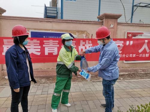 學雷鋒、展風采，爭做最美青年“戰疫人”