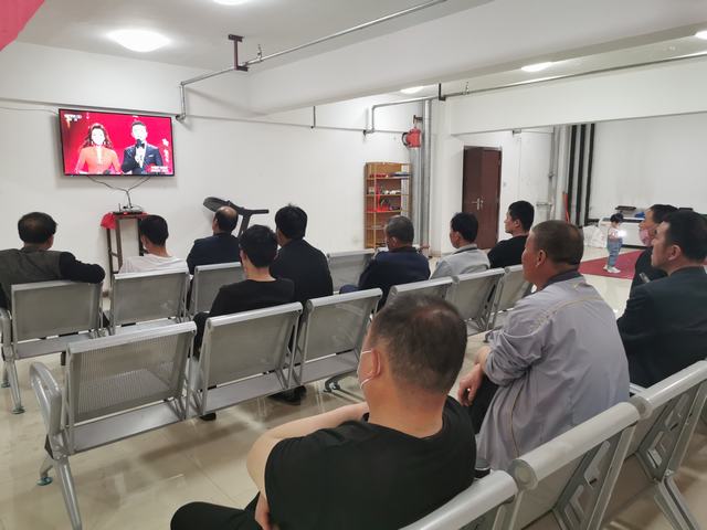 陜煤建設洗選煤運營公司認真組織收看致敬勞動者“五一”特別節目