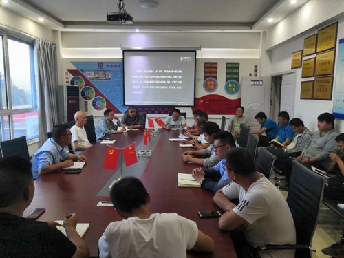 陜煤建設路橋分公司靖神鐵路項目開展環衛活動助力文明工地建設