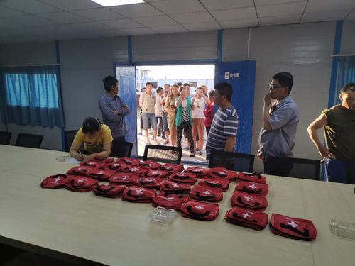 陜煤建設銅煤公司榆林項目部開展獨具特色的“送清涼保安全”活動