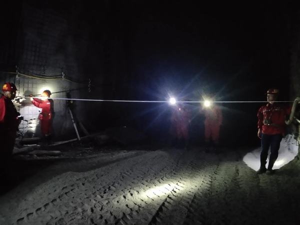 陜煤建設(shè)礦建二公司王峰回風(fēng)立井變電所順利通過檢查驗收