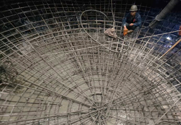 陜煤建設礦建三公司崔木項目部北翼進風立井井筒順利到底