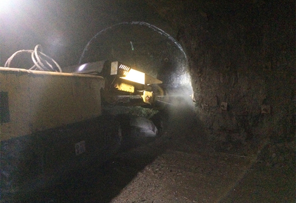 陜煤建設(shè)礦建三公司雙龍項(xiàng)目部二盤區(qū)膠帶機(jī)運(yùn)輸巷如期開(kāi)工