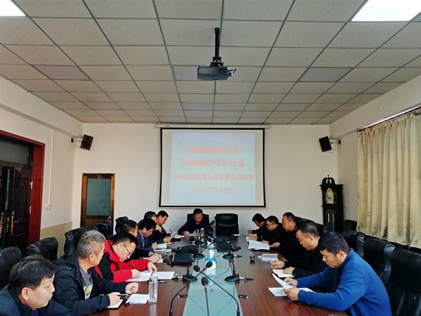 陜煤建設澄合分公司學習宣傳黨的十九屆五中全會精神引發干部職工熱議