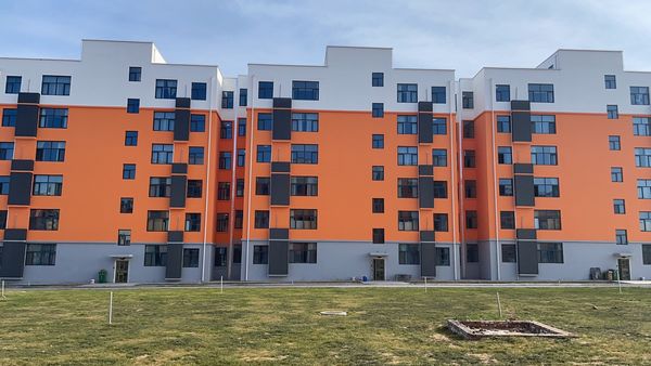 陜煤建設(shè)天工公司承建的小保當(dāng)1、2#公寓樓順利通過竣工驗(yàn)收