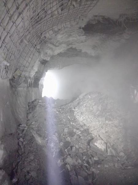 陜煤建設礦建二公司車村項目部：3101工作面回風順槽聯絡巷與3-2煤西翼輔助運輸大巷貫通