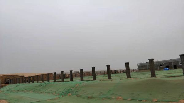 陜煤建設榆林公司開展裸露土地集中整治 讓沙土地披上新“綠衣”