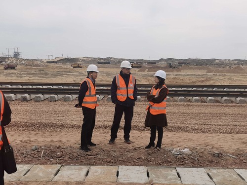 中鐵西安勘察設計研究院副院長譚文蒞臨路橋分公司榆林化學項目檢查指導